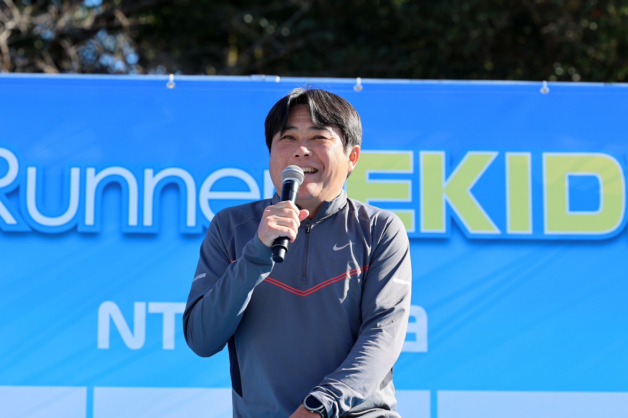 �J��ő��Q�X�g���b���Ă���l�q